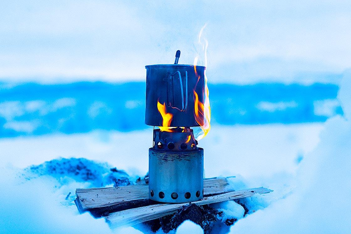 Selv om bål er utmerket til matlaging, er det ikke alltid mulig eller særlig praktisk å fyre opp. Et kokeapparat er derfor et helt nødvendig turutstyr.